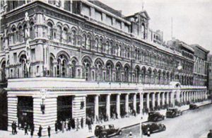 Army and Navy Stores en la década de 1930 con la planta baja modificada. Imagen procedente de un catálogo de la época.