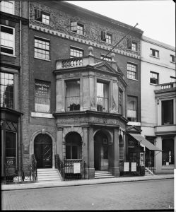 Fachada de Grafton Gallery en 1918. Imagen procedente del Historic England Archive.