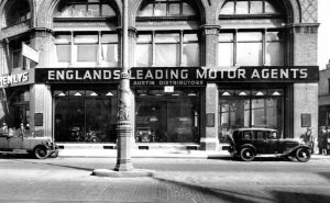 Tienda de coches en Victoria Street, 136-138. Fotografía de 1935.