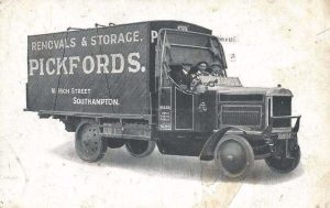 Furgoneta de reparto de Pickford's. Publicidad de la época.