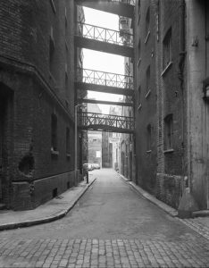 Clink Street en 1980. Imagen procedente del Historic England Archive.