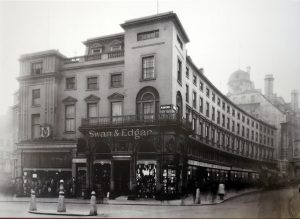 Swan & Edgar en 1924, parcialmente transformado tras la Primera Guerra Mundial. Fuente desconocida.
