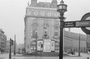 Swan & Edgar en 1954. El edificio es el que se conserva en la actualidad. Fuente desconocida.