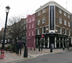 Lamb's Conduit Street en la actualidad. La fotografía esta tomada desde el buzón que Jacob ve desde su ventana.