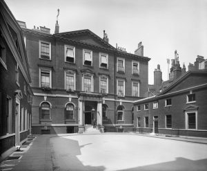 Albany Apartment Complex en 1903. Imagen procedente del Historic England Archive.