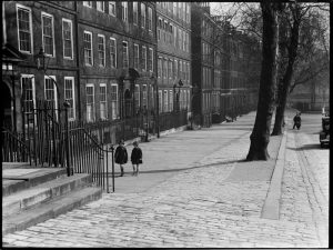 King's Bench Walk en 1930. Imagen de Charles William Prickett.