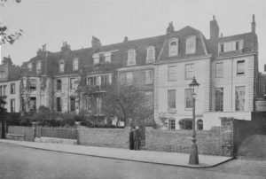 Cheyne Walk en 1925. Imagen procendete de Inventory of the Historical Monuments in London, Vol II.