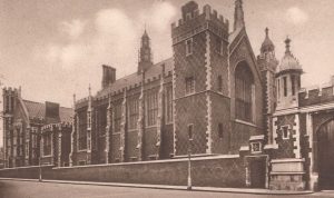 Lincoln's Inn Fields en 1922. Imagen procedente de «Wonderful London» (1925).