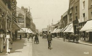 Putney High Street en 1915. Postal de época.