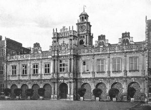 Hatfield House. Imagen procedente de «From In English Homes» (1904). Fotografía de Charles Latham.