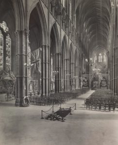 Interior de Westminster Abbey hacia 1910. Fotografía de George Davison Reid procedente del London Museum.