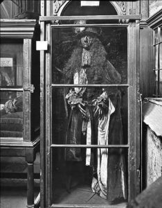 Efigie de cera del rey Charles II en Westminster Abbey. Fuente desconocida.