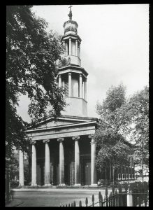 St. Pancras New Church hacia 1925.  Fotografía procedente del Special Collections and University Archives de  la University of Massachusetts Amherst Libraries.