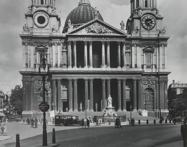 Statue of Queen Anne