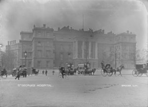 St. George Hospitan hacia 1910. Fotografía de Christina Broom procedente del London Museum.