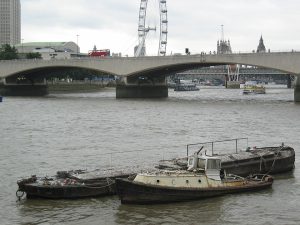 Waterloo Bridge en la actualidad. Fotografía de Gary Houston procedente de Wikipedia.