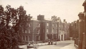 Headmaster's House hacia 1920. Imagen procedente del London Transport Museum. 