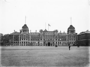Admiralty Building hacia 1900. Imagen procedente del Historic England Archive.