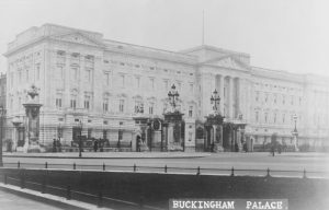 Buckingham Palace hacia 1910. Fotografía de Christina Broom procedente del London Museum.