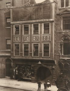 Inner Temple Gate House en 1885. Fotografía de la Society for Photographing Relics of Old London procedente del London Museum.