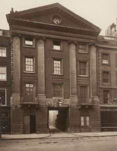 Middle Temple Gate House en 1885. Fotografía de la Society for Photographing Relics of Old London procedente del London Museum.