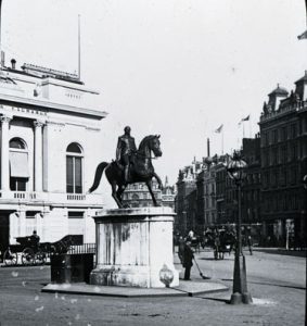 Estatua de George III a finales del siglo XIX. Imagen procedente del Presbyterian Archives Research Centre.