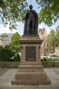 Estatua del Earl of Derby en la actualidad.
