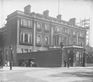 Hertford House hacia 1910. Fuente desconocida.