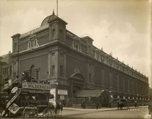 Madame Tussauds en 1901. Image procedente del London Transport Museum.