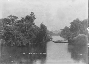 St. James's Park Lake hacia 1910. Fotografía de Christina Broom procedente del London Museum.