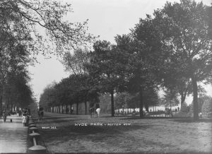 Rotten Row en la década de 1900. Postal de época.