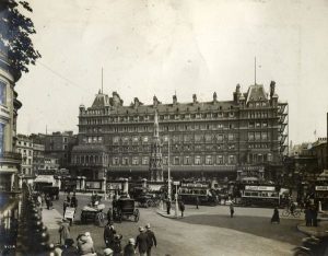Charing Cross Station en 1923. Imagen procedente del London Transport Museum.  