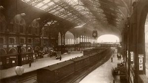 Interior de Liverpool Street Station a finales del siglo XIX. Fuente desconocida.