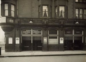 Marble Arch Tube Station en 1924. Imagen procedente del London Transport Museum.