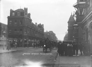 Praed Street hacia 1910. Fotografía de Christina Broom procedente del London Museum.