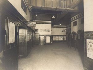 Interior de Regent's Park Tube Station hacia 1910. Imagen procedente del London Transport Museum.