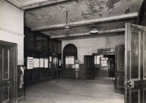 Interior de Shoreditch Tube Station en 1934. Imagen procedente del London Transport Museum.