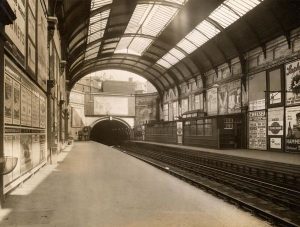 Interior de Sloane Square Tube Station en 1936. Imagen procedente del London Transport Museum.
