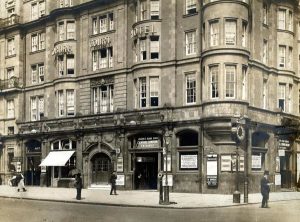 Queen's Road Tube Station en 1914. Imagen procedente del London Transport Museum.