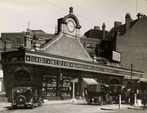 Hammersmith Tube Station en 1933. Imagen procedente del London Transport Museum.
