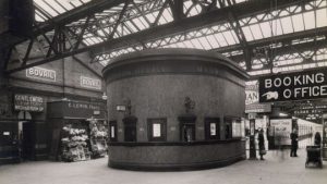 Interior de Hammersmith Tube Station en 1934. Imagen procedente del London Transport Museum.