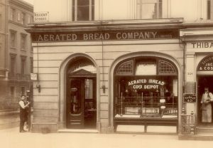Aerated Bread Company en Regent Street a principios del siglo XX. Imagen procedente de Westminster City Archives.