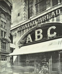 Aerated Bread Company en 6 Southampton Row en 1929. Imagen procedente de London Metropolitan Archives.