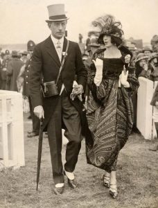 Asistentes a la Royal Ascot Week en 1921. Imagen procedente del London Transport Museum.